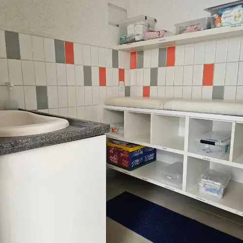Área de troca organizada e segura para a saúde do seu bebê.